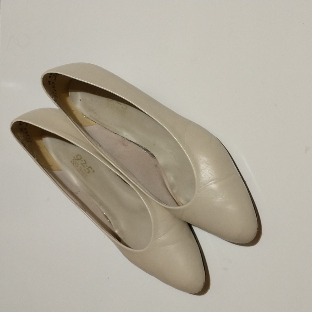 Shoes 9-2-5 SO Soft brand cream colored pumps. Two inch heels. Have been enjoyed